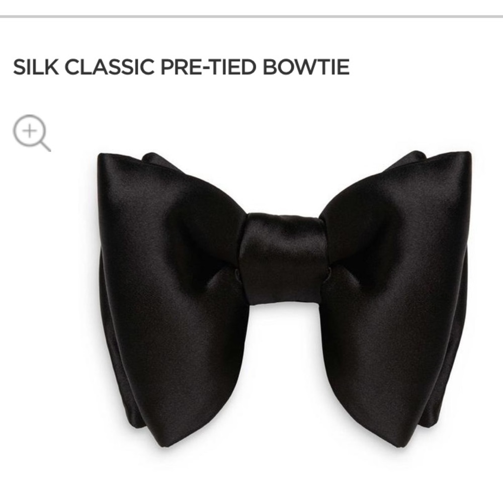 ✨Tom Ford Silk Classic Pre-Tied BowTie✨
